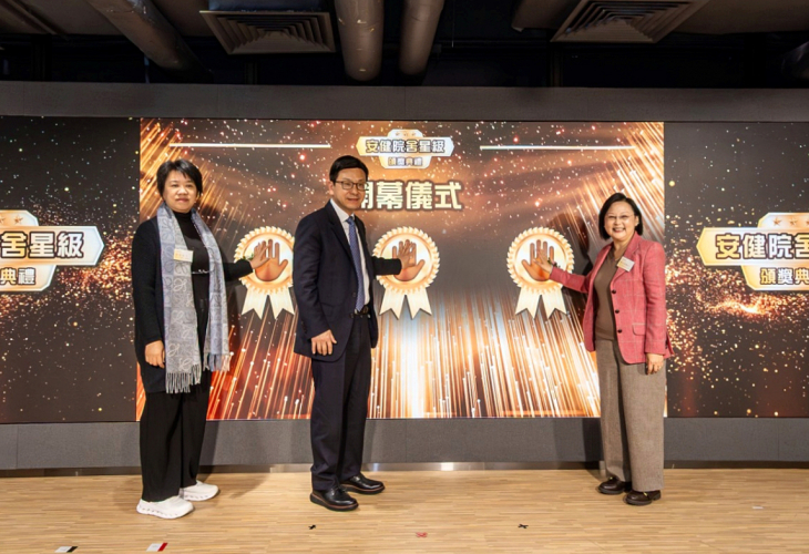 孫玉菡局長、游雯總幹事及劉冼靜儀總幹事主持揭幕儀式