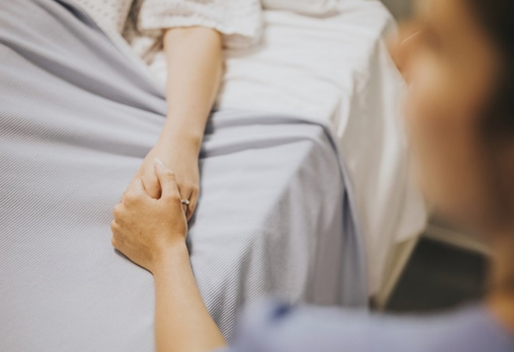 nurse-holding-her-patients-hand