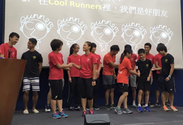 Cool Runners隊員帶領全埸觀眾唱出Cool Runners主題曲《在Cool Runners 裡我們是好朋友》