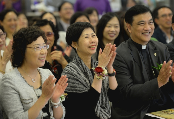 主禮嘉賓在台下欣賞精彩的表演