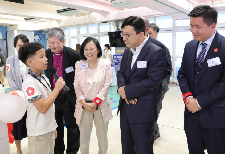 主禮嘉賓參觀展覽區